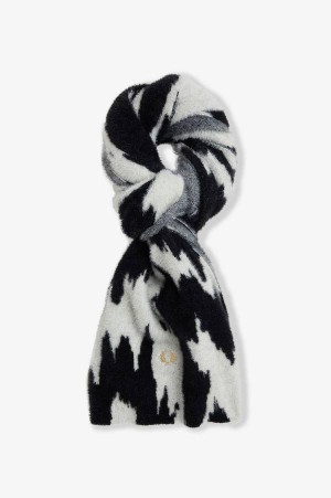 Fred Perry Amy Zebra Scarf Ecru | FP70415