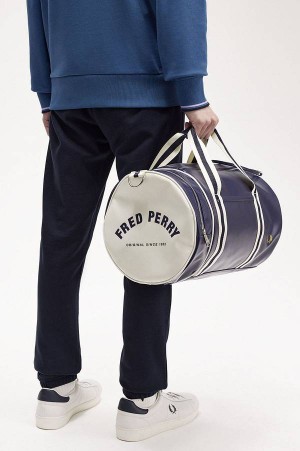 Fred Perry Classic Barrel Bag Carbon Blue/Ecru | FP70304