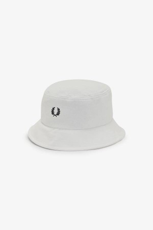 Fred Perry Piqué Bucket Hat Snow White/Black | FP70433